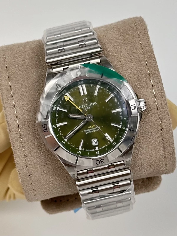 Breitling AUTOMATIC GMT 40 A32398A11L1A1 3