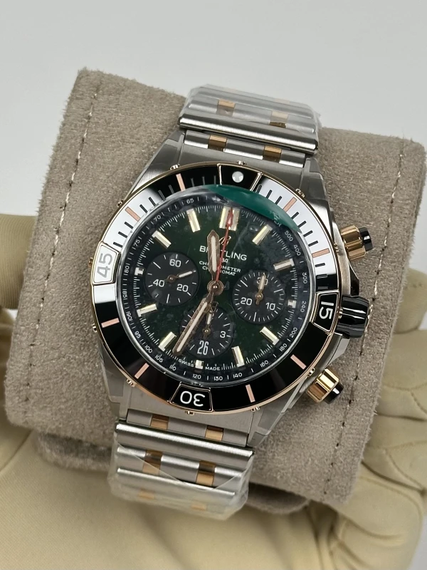 Breitling SUPER CHRONOMAT B01 44 UB0136251L1U1 4