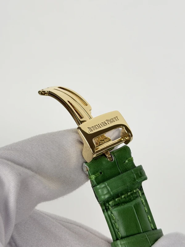 Audemars Piguet Selfwinding 3 Hands 77301BA.ZZ.D097CR.01 5