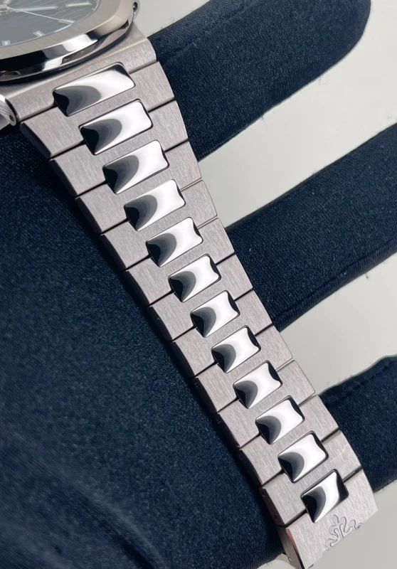 Patek Philippe NAUTILUS 5811/1G-001 7