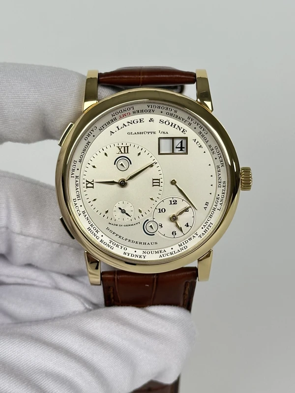 A. Lange & Sohne Time Zone 41.9мм 116.021 2