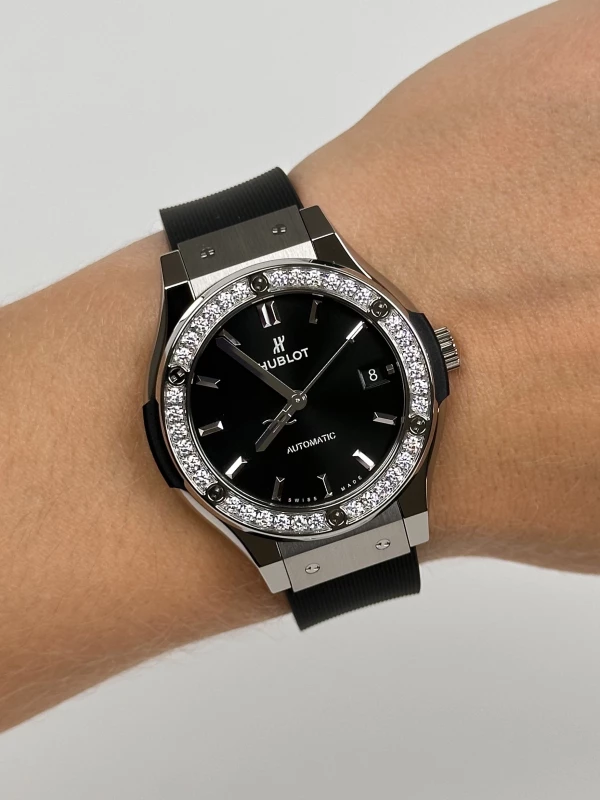 Hublot Automatic 38  565.NX.1470.RX.1204 9