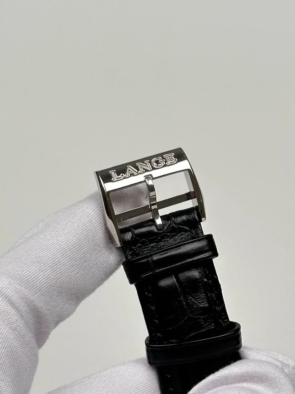 A. Lange & Sohne 115.025 8