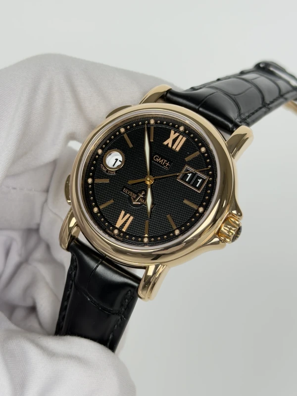Ulysse Nardin GMT± Big Date 40mm 226-87/382 3