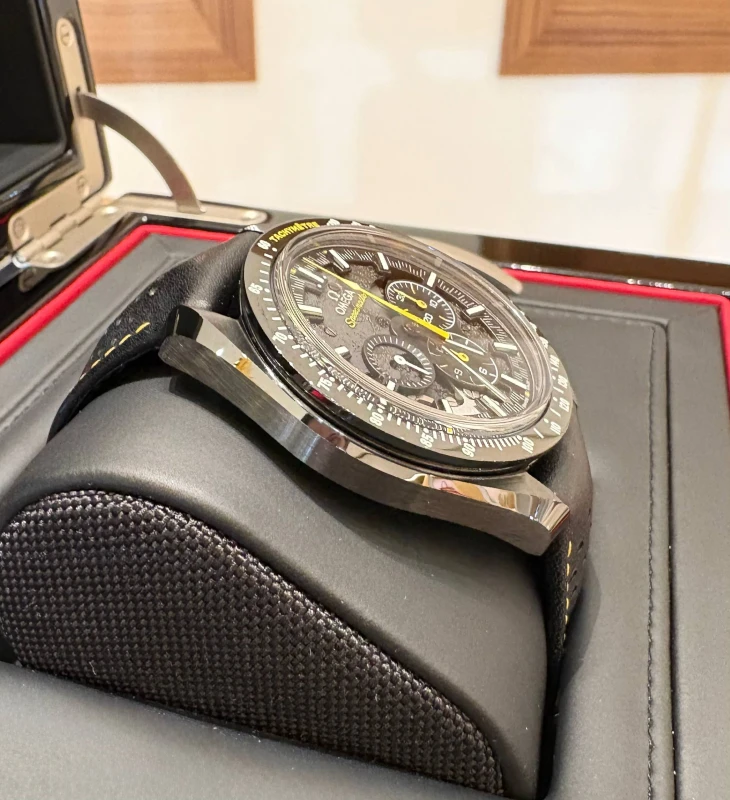 Omega Moonwatch Chronograph 44,25 mm "Dark Side of the Moon" Apollo 8 311.92.44.30.01.001 3