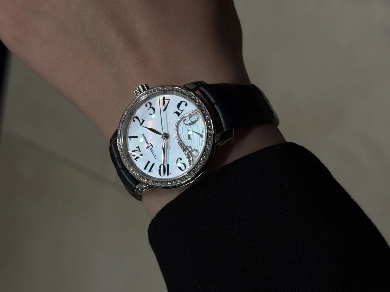 Ulysse Nardin Jade 34 MM 8153-230B/60-03 6