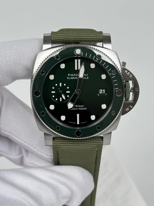 Panerai QuarantaQuattro Verde Smeraldo PAM01287 2