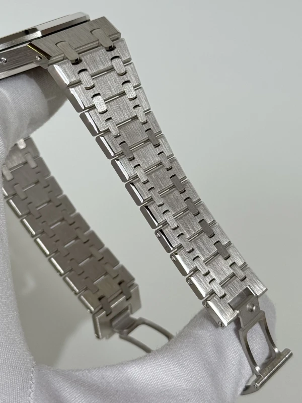 Audemars Piguet Royal Oak Perpetual Calendar 26607BC.OO.1220BC.02 4