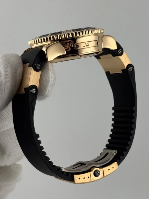 Ulysse Nardin Maxi Diver Chronograph 8006-102-3A/92 7