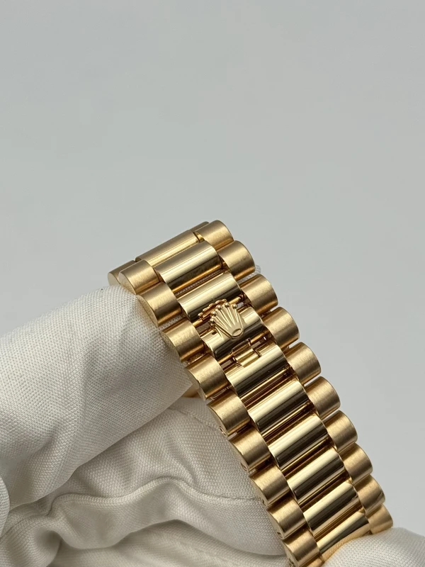 Rolex 40 mm Yellow Gold 228238-0006 7