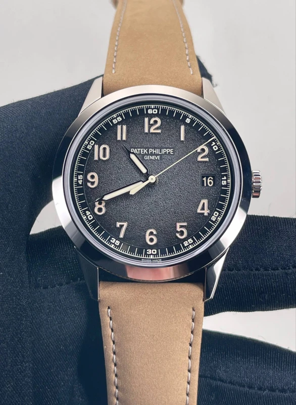 Patek Philippe Calatrava 5226G-001 4