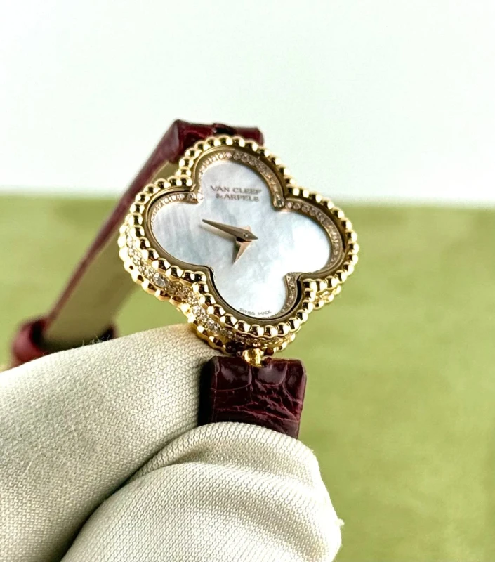 Van Cleef & Arpels VCARO8WS00 4