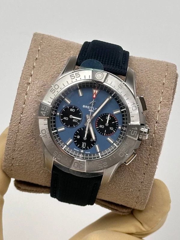 Breitling AVENGER B01 CHRONOGRAPH 44 AB0147101C1X1 4