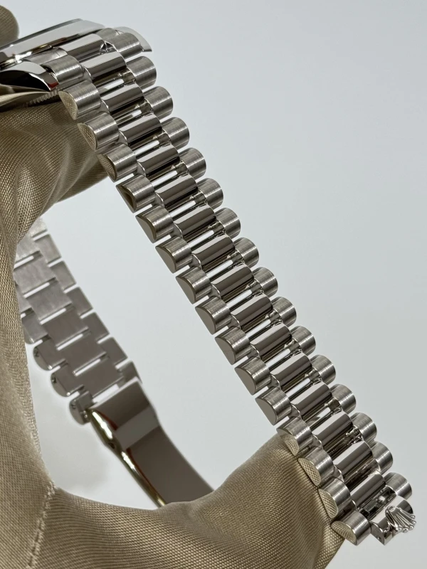 Rolex 40 mm, platinum 228206-0001 3