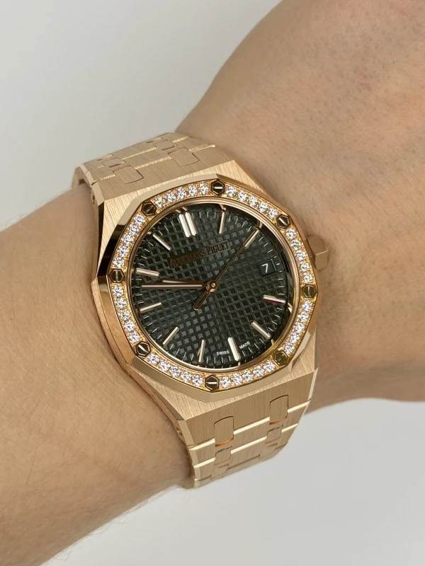 Audemars Piguet Royal Oak Selfwinding 37 mm 15551OR.ZZ.1356OR.06 6