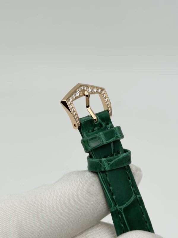 Patek Philippe 7043/250R-001 6