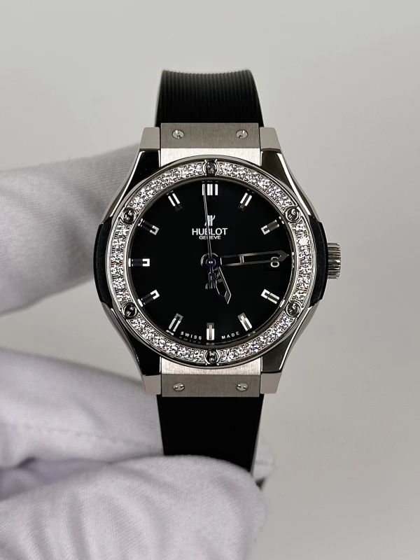 Hublot 33 MM Quartz Titanium 581.NX.1170.RX.1104 2