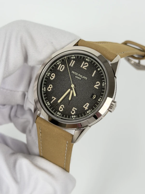 Patek Philippe Calatrava 5226G-001 3