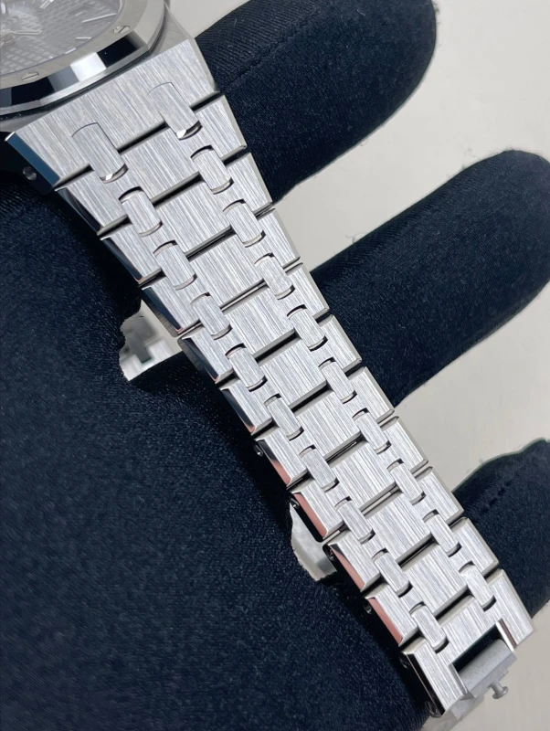 Audemars Piguet Royal Oak Selfwinding 37 mm 15550ST.OO.1356ST.07 7