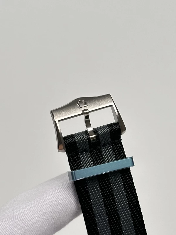 Omega Diver 300m Co Axial Master Chronometer 210.92.44.20.01.002 8
