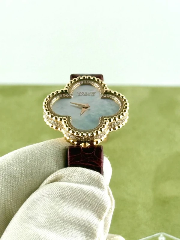 Van Cleef & Arpels VCARO8WS00 6