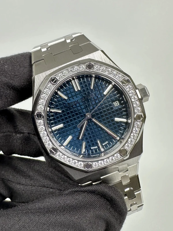 Audemars Piguet Royal Oak Selfwinding "50th Anniversary" 37 mm 15551ST.ZZ.1356ST.02 3