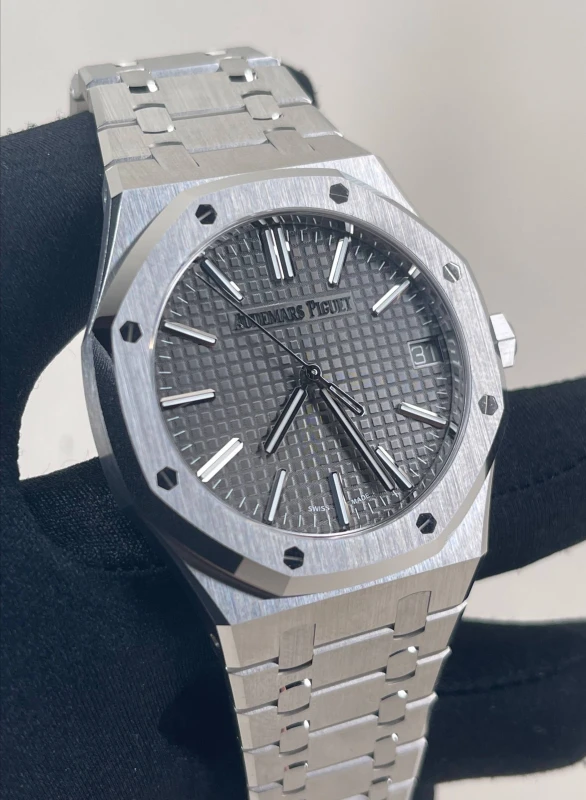 Audemars Piguet 15510ST.OO.1320ST.10 3