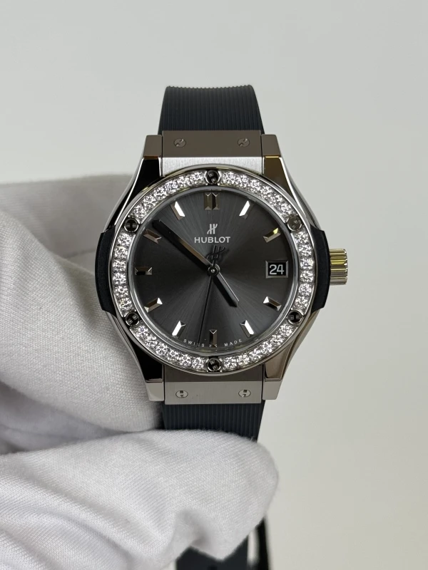 Hublot RACING GREY TITANIUM DIAMONDS 581.NX.7071.RX.1104 2