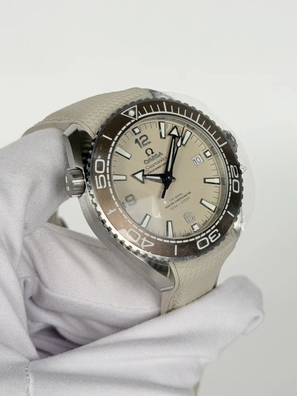 Omega 215.32.44.21.09.001 3