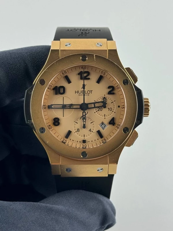 Hublot Rose Gold Mat 301.PI.500.RX 2