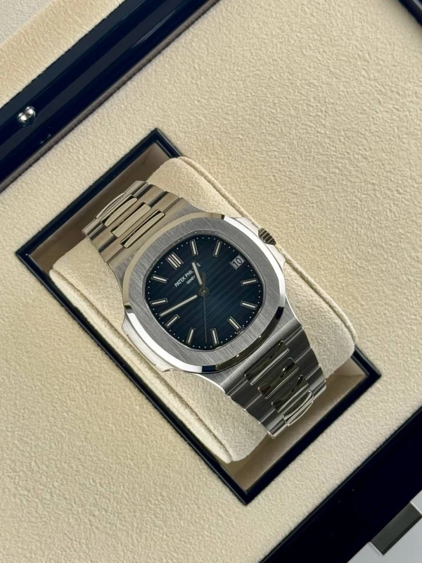 Patek Philippe 5711/1 5711/1A-010 3