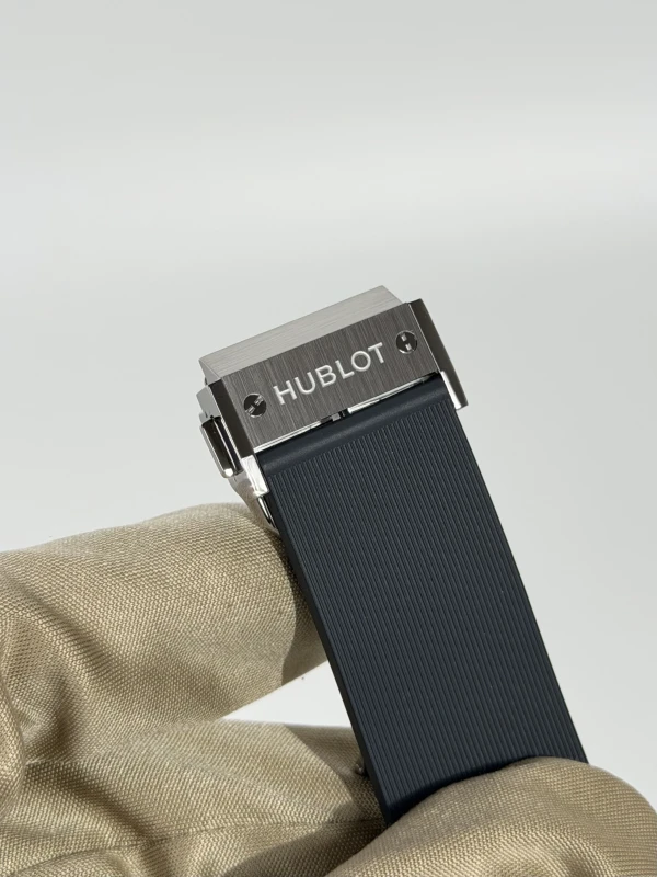 Hublot Classic Fusion Chronograph 45 mm 521.NX.7071.RX 6