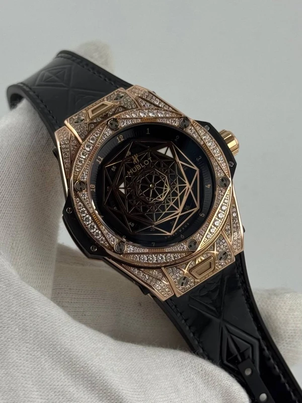 Hublot Sang Bleu King Gold Pave 465.OS.1118.VR.1704.MXM18 4