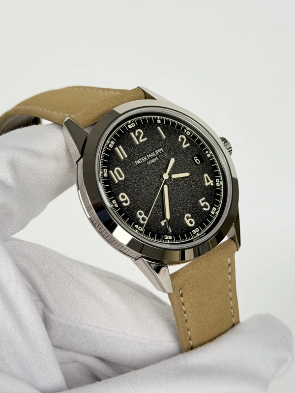 Patek Philippe Calatrava 5226G-001 3