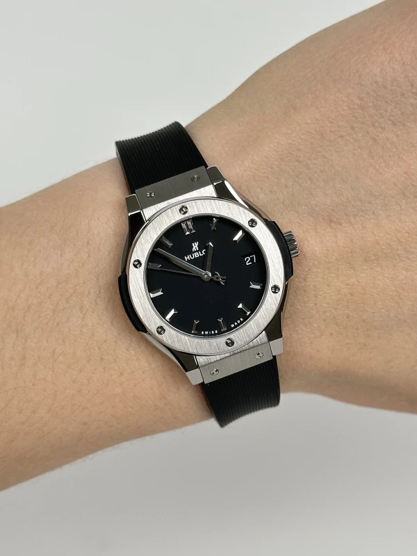 Hublot 33 MM Quartz Titanium 581.NX.1171.RX 9