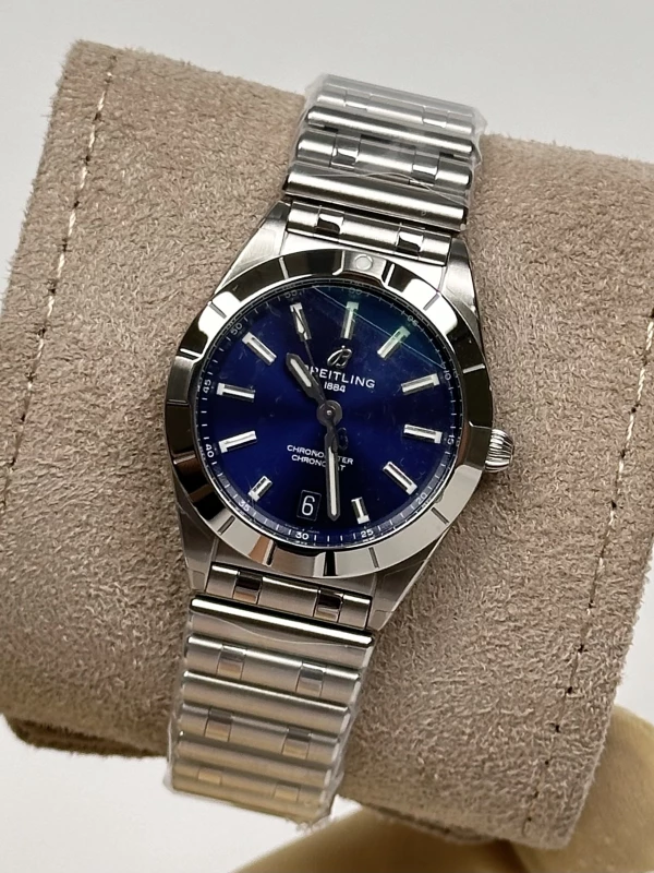 Breitling 32 A77310101C1A1 4