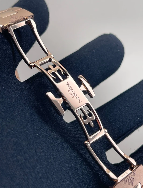 Patek Philippe Travel Time Chronograph  5990/1R-001 6