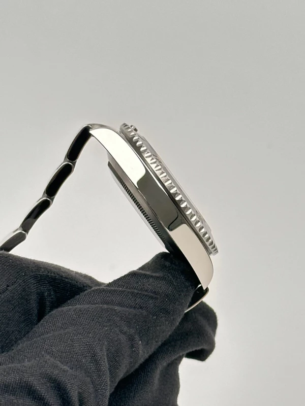 Rolex 41 mm Steel 124060-0001 3