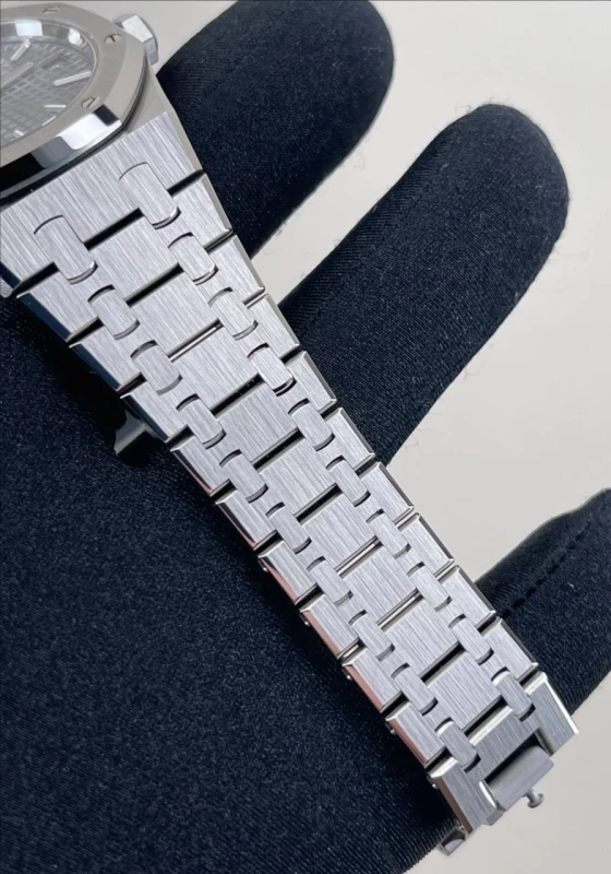 Audemars Piguet Royal Oak Selfwinding 37 mm 15550ST.OO.1356ST.07 6