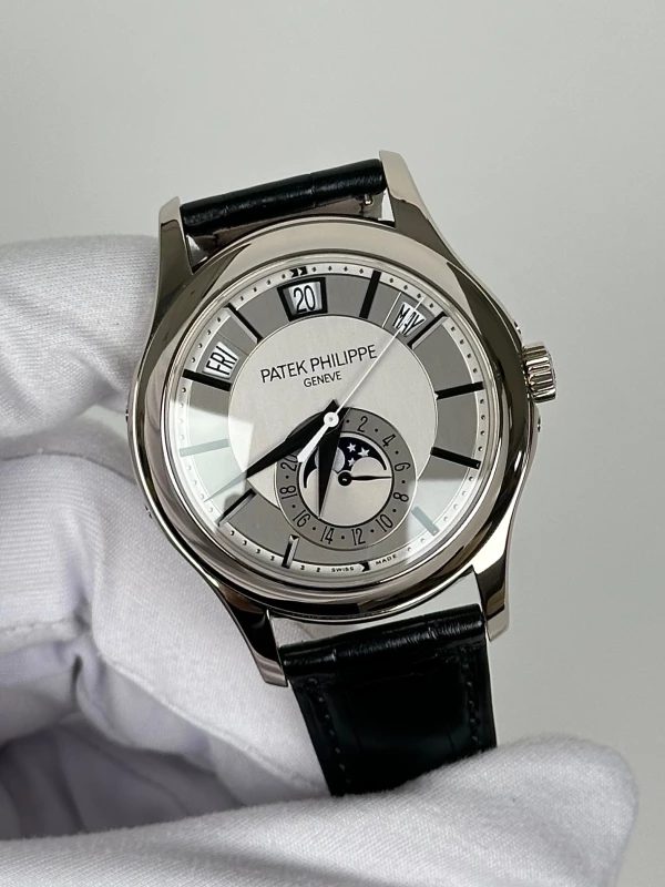 Patek Philippe 5205G-001 5205G-001 3