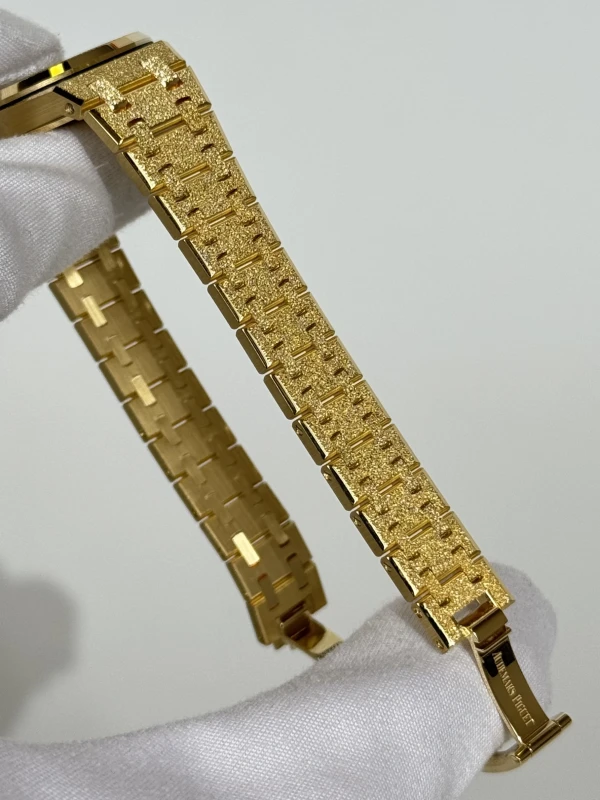 Audemars Piguet MINI FROSTED GOLD 67630BA.GG.1312BA.01 4
