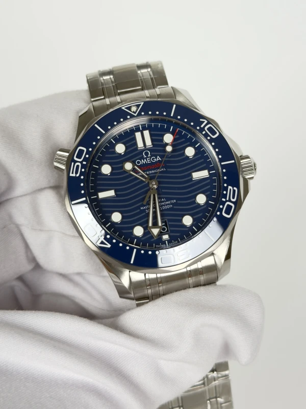Omega DIVER 300M 210.30.42.20.03.001 3