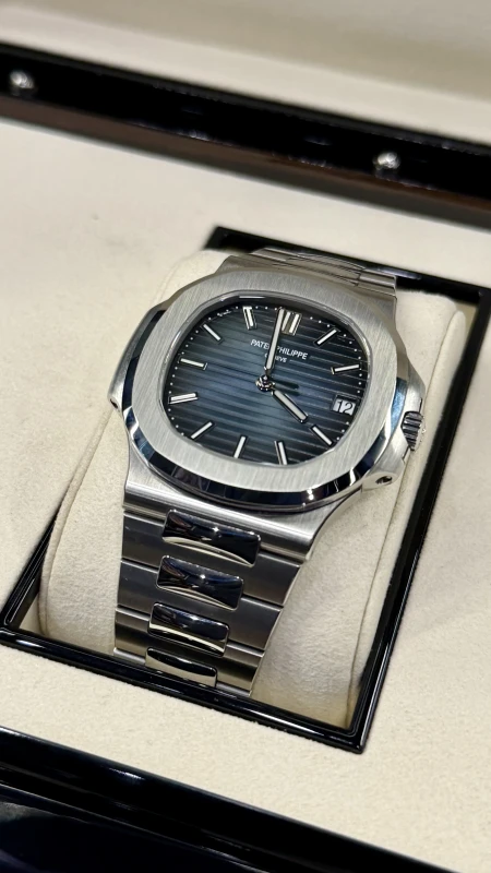 Patek Philippe 5711/1 5711/1A-010 3