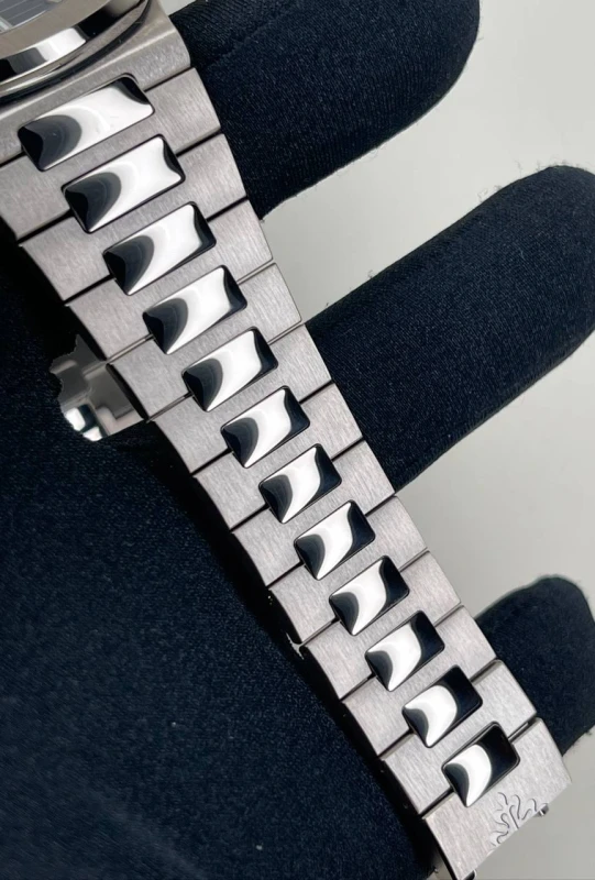 Patek Philippe NAUTILUS 5811/1G-001 7