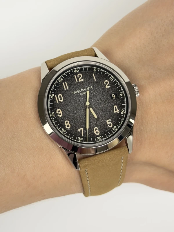Patek Philippe Calatrava 5226G-001 6