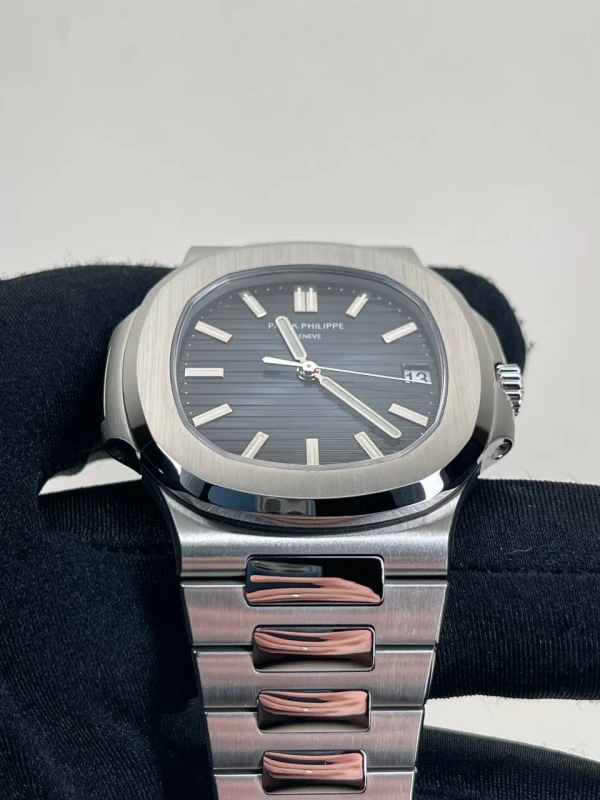 Patek Philippe 5711/1 5711/1A-010 4