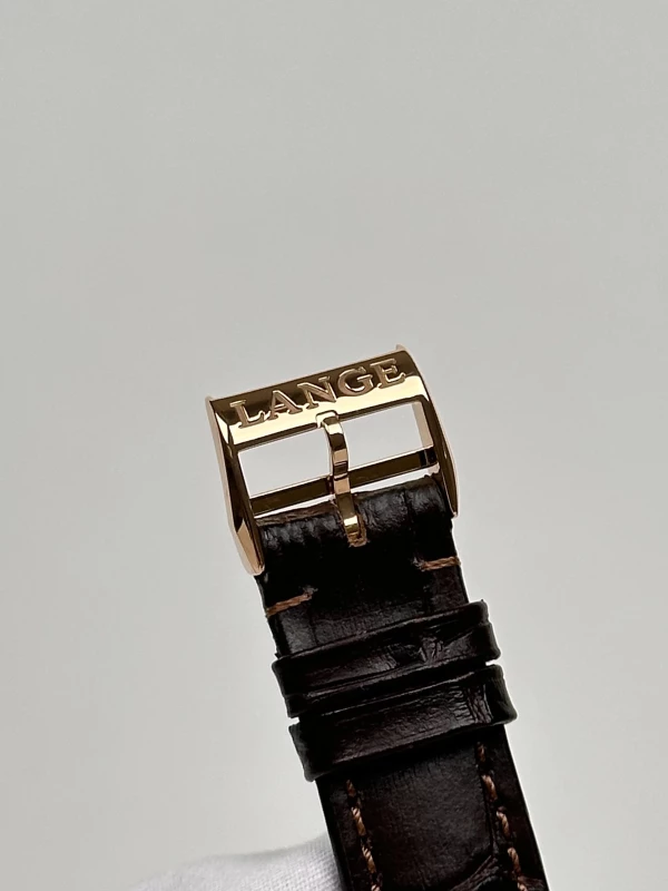 A. Lange & Sohne 107.032 8