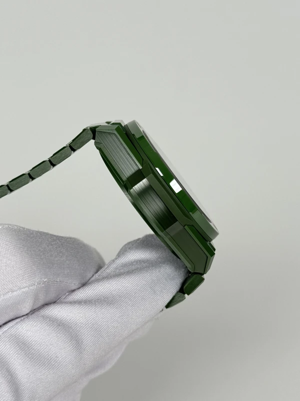 Hublot INTEGRATED GREEN CERAMIC 451.GX.5220.GX 3