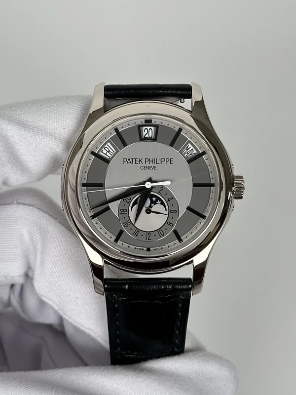 Patek Philippe 5205G-001 5205G-001 2