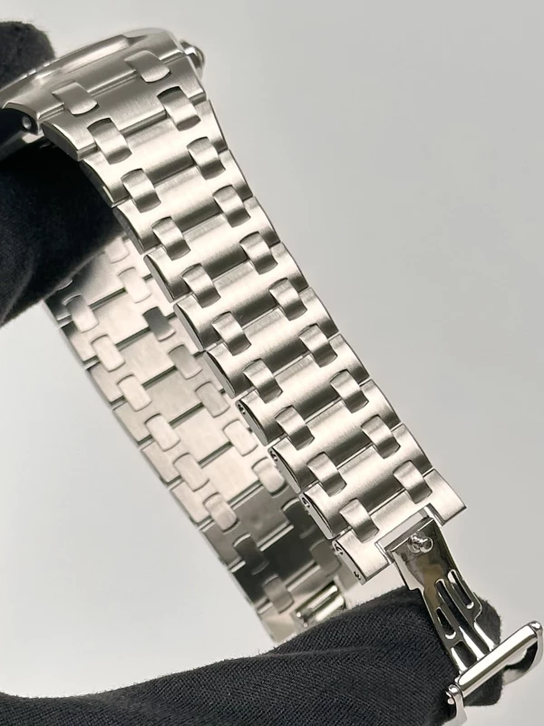 Audemars Piguet Quartz 67601ST.ZZ.1210ST.01 7